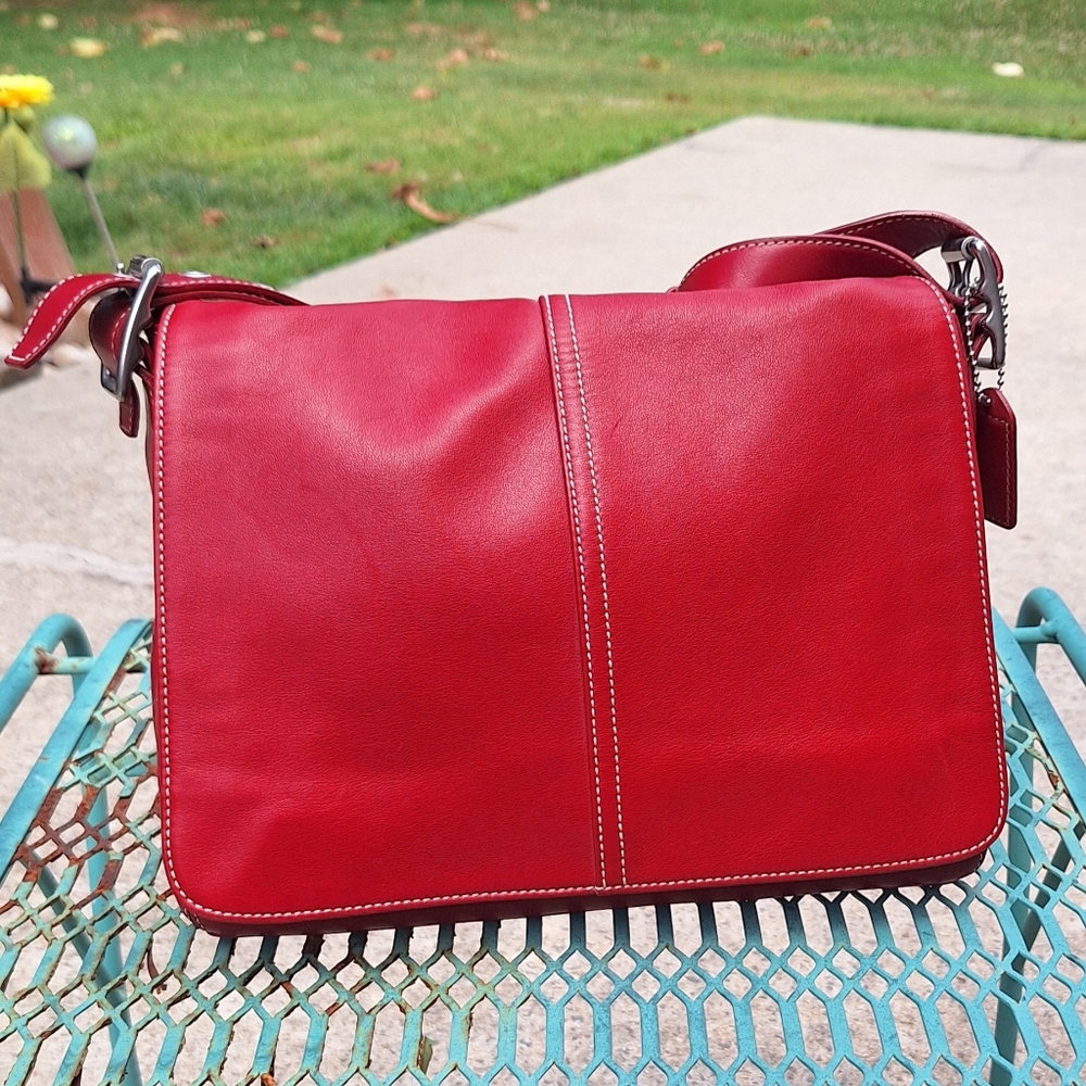 Vintage Like New! 2004 Red Wine color Coach. NºDO43-9570